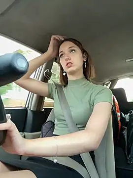 DollyTall online show from September 9, 2025, 12:37 pm