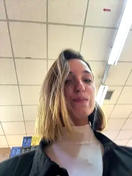 DollyTall online show from September 15, 2025, 9:20 am