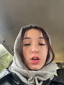 DollyTall online show from October 2, 2025, 8:43 am