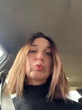 DollyTall online show from October 11, 2025, 8:46 am