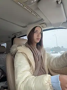 DollyTall online show from November 6, 2025, 8:37 am