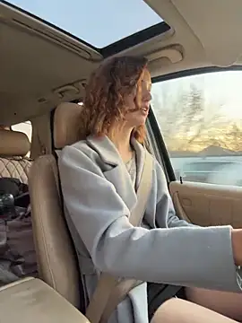 DollyTall online show from November 22, 2025, 10:47 am