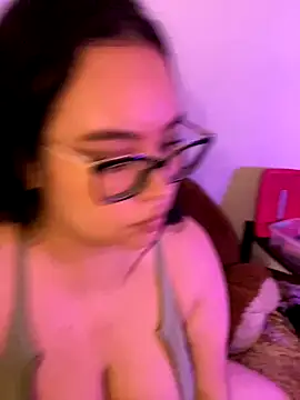 Emily Taylor2 online show from November 2, 2025, 4:04 am