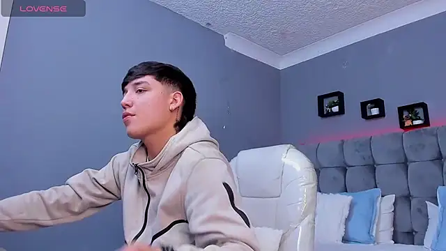 Snapshot of Ares_di_martin chatting on November 5, 2025, 4:56 am Ares di martin online show from November 5, 2025, 4:56 am