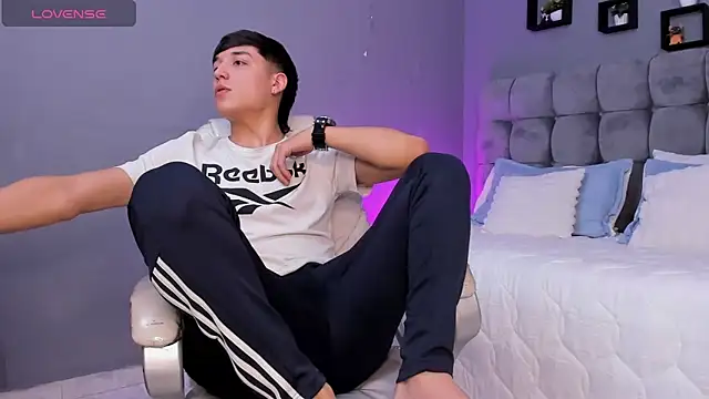 Snapshot of Ares_di_martin chatting on November 7, 2025, 5:51 am Ares di martin online show from November 7, 2025, 5:51 am