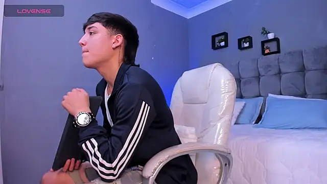 Snapshot of Ares_di_martin chatting on November 14, 2025, 5:28 am Ares di martin online show from November 14, 2025, 5:28 am