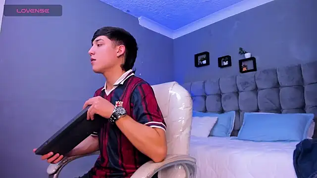 Snapshot of Ares_di_martin chatting on November 15, 2025, 6:00 am Ares di martin online show from November 15, 2025, 6:00 am