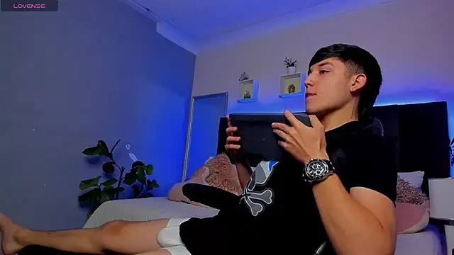 Snapshot of Ares_di_martin chatting on December 13, 2025, 7:53 pm Ares di martin online show from December 13, 2025, 7:53 pm