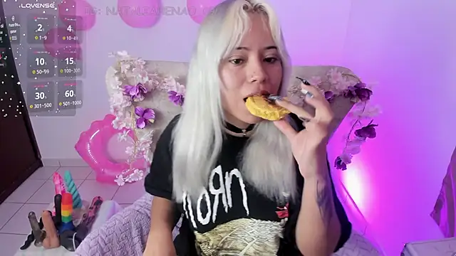 Nataliahenao69 online show from December 4, 2025, 3:10 pm