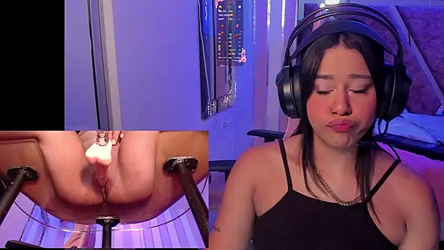 Snapshot of Gina_Kurt chatting on November 10, 2025, 2:10 am Gina Kurt online show from November 10, 2025, 2:10 am