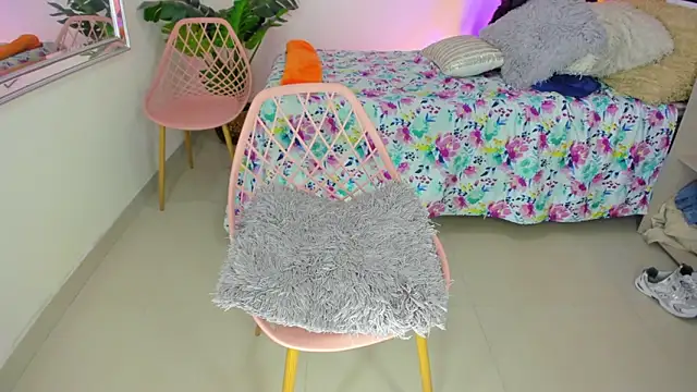 Snapshot of LusyKitty chatting on October 27, 2025, 4:00 pm LusyKitty online show from October 27, 2025, 4:00 pm