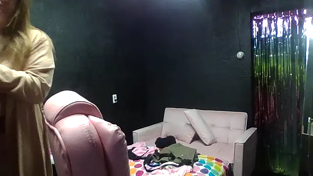 Snapshot of bigb00tycass chatting on November 23, 2025, 5:46 pm bigb00tycass online show from November 23, 2025, 5:46 pm