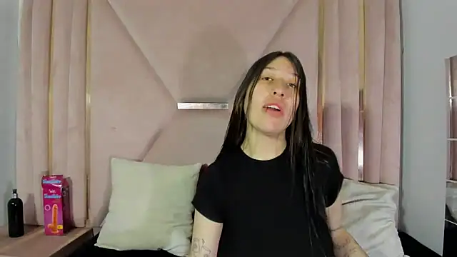 Snapshot of venusmorgan chatting on September 18, 2025, 3:47 pm venusmorgan online show from September 18, 2025, 3:47 pm