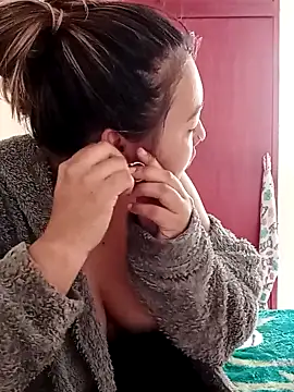 Snapshot of ALANA_150 chatting on September 19, 2025, 1:34 pm ALANA 150 online show from September 19, 2025, 1:34 pm