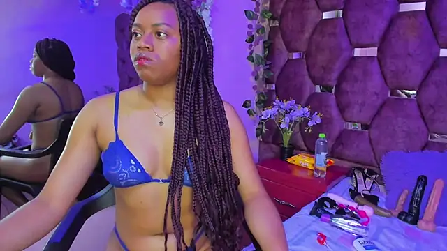 Thiana Taylor online show from November 21, 2025, 7:56 pm