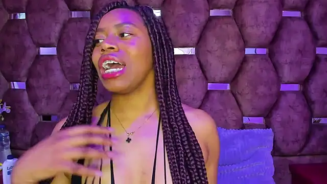 Thiana Taylor online show from December 2, 2025, 7:42 pm