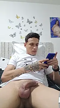 Snapshot of Ethanho0t chatting on November 3, 2025, 12:24 am Ethanho0t online show from November 3, 2025, 12:24 am