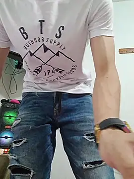 Snapshot of Ethanho0t chatting on December 2, 2025, 12:21 pm Ethanho0t online show from December 2, 2025, 12:21 pm