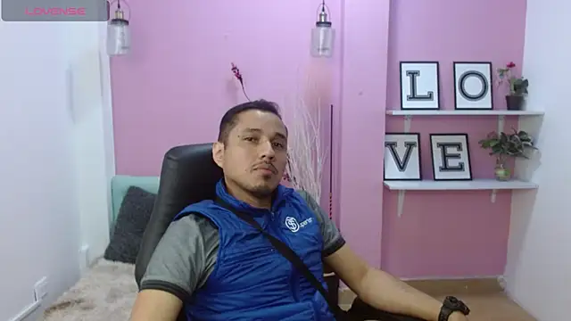 Snapshot of ColombiaStrip chatting on October 2, 2025, 3:19 pm ColombiaStrip online show from October 2, 2025, 3:19 pm