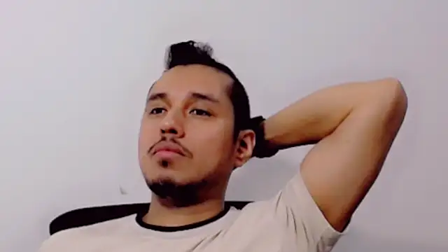 Snapshot of ColombiaStrip chatting on October 27, 2025, 10:47 pm ColombiaStrip online show from October 27, 2025, 10:47 pm