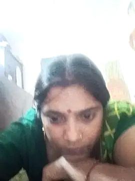 Snapshot of Trisha_71 chatting on October 25, 2025, 6:13 pm Trisha 71 online show from October 25, 2025, 6:13 pm