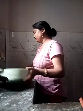 Snapshot of Trisha_71 chatting on November 1, 2025, 2:57 am Trisha 71 online show from November 1, 2025, 2:57 am