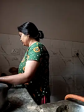 Snapshot of Trisha_71 chatting on November 2, 2025, 4:59 am Trisha 71 online show from November 2, 2025, 4:59 am