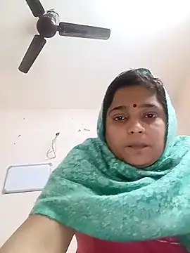 Snapshot of Trisha_71 chatting on November 18, 2025, 5:34 am Trisha 71 online show from November 18, 2025, 5:34 am