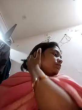 Snapshot of Trisha_71 chatting on November 28, 2025, 12:57 am Trisha 71 online show from November 28, 2025, 12:57 am