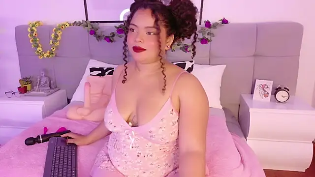 Snapshot of Alanaa_Gomez chatting on October 3, 2025, 12:35 pm Alanaa Gomez online show from October 3, 2025, 12:35 pm