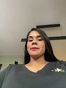 BellaLeclair online show from October 15, 2025, 4:29 pm