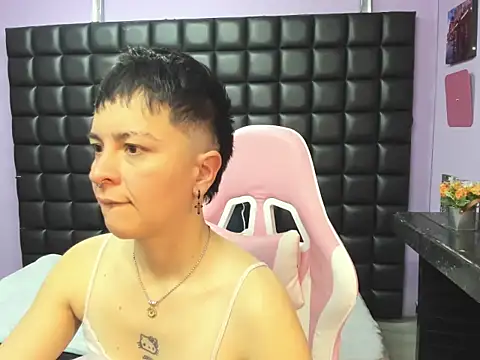  Hannah Hot online show from November 22, 2025, 1:21 pm