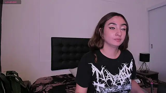 Alice Dickinssonn online show from November 20, 2025, 12:38 pm