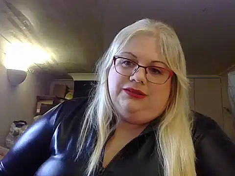 Snapshot of Kinkyhousewife83 chatting on September 27, 2025, 4:23 pm Kinkyhousewife83 online show from September 27, 2025, 4:23 pm