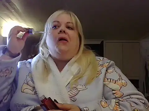 Snapshot of Kinkyhousewife83 chatting on October 16, 2025, 10:05 am Kinkyhousewife83 online show from October 16, 2025, 10:05 am