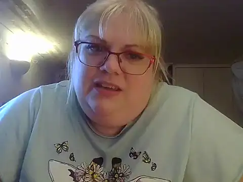 Snapshot of Kinkyhousewife83 chatting on November 4, 2025, 8:19 pm Kinkyhousewife83 online show from November 4, 2025, 8:19 pm