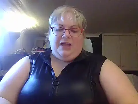 Snapshot of Kinkyhousewife83 chatting on November 23, 2025, 5:46 pm Kinkyhousewife83 online show from November 23, 2025, 5:46 pm