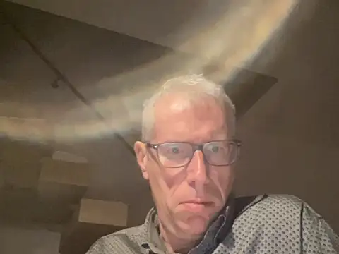 choupipat1 online show from October 3, 2025, 4:20 am