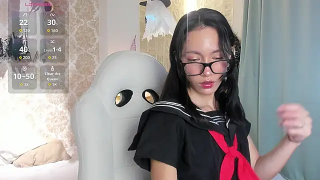LilyThea online show from October 15, 2025, 8:53 pm