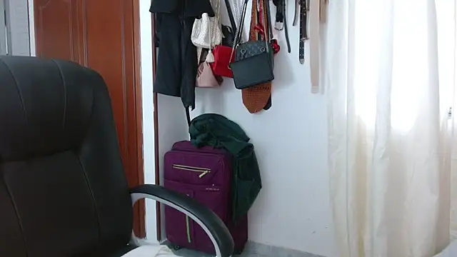 Snapshot of BriggiteSkyAngels chatting on November 1, 2025, 9:39 pm BriggiteSkyAngels online show from November 1, 2025, 9:39 pm