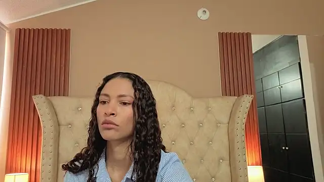 Snapshot of SofiaDelicia chatting on November 21, 2025, 3:54 pm SofiaDelicia online show from November 21, 2025, 3:54 pm