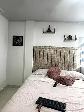 Snapshot of EmiilyEvans_ chatting on November 7, 2025, 10:32 pm EmiilyEvans online show from November 7, 2025, 10:32 pm