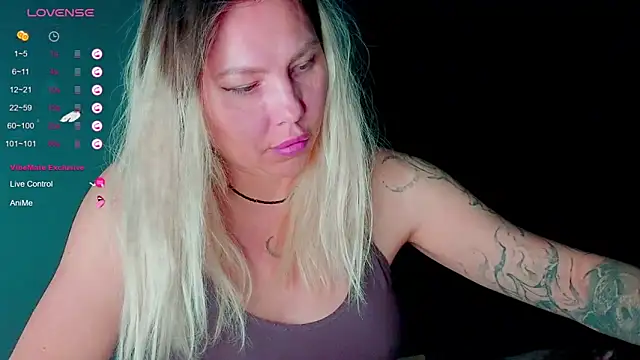 Snapshot of frankiefoxie_ chatting on October 16, 2025, 4:19 pm frankiefoxie online show from October 16, 2025, 4:19 pm