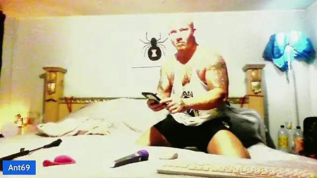 Snapshot of AntMeich6969 chatting on October 6, 2025, 1:58 am AntMeich6969 online show from October 6, 2025, 1:58 am