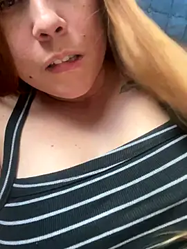 Snapshot of Lazinha18 chatting on October 23, 2025, 5:33 pm Lazinha18 online show from October 23, 2025, 5:33 pm