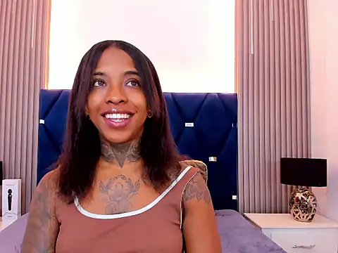 Snapshot of Pauline_Fox chatting on October 28, 2025, 2:26 am Pauline Fox online show from October 28, 2025, 2:26 am