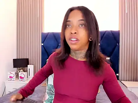 Snapshot of Pauline_Fox chatting on October 31, 2025, 12:55 am Pauline Fox online show from October 31, 2025, 12:55 am