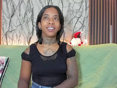 Snapshot of Pauline_Fox chatting on November 23, 2025, 2:11 am Pauline Fox online show from November 23, 2025, 2:11 am