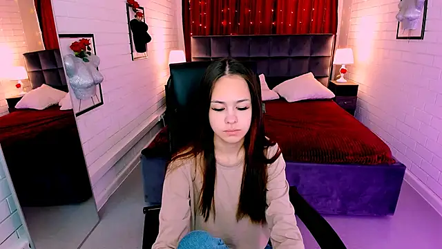 UliaNeer online show from October 3, 2025, 5:04 am