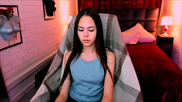 UliaNeer online show from November 25, 2025, 5:07 am